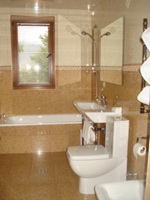 Hotel Gala Plaza::bathroom in Studio