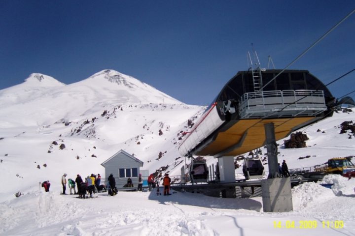 Mir station lifts 3500 m.