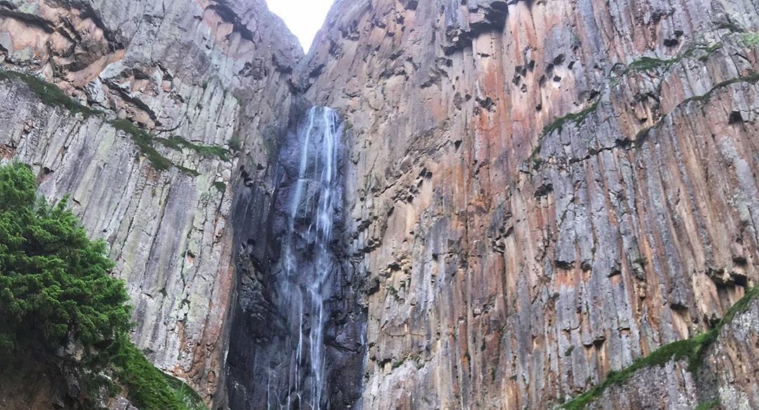 Abay-Su Waterfall